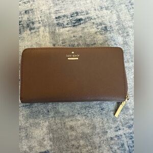 Very good condition! Kate spade continental zip around wallet in porcini